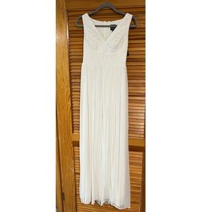 Adrianna Pappel beautiful white dress